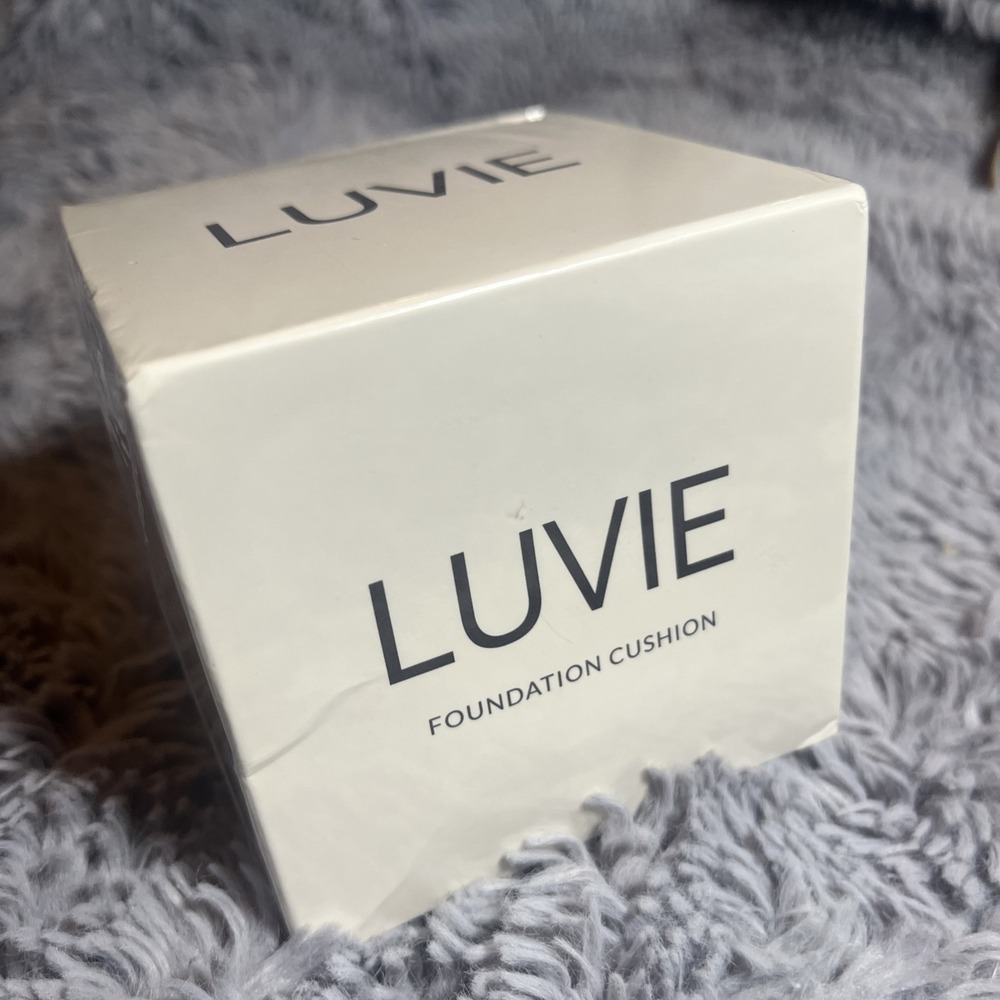 {Z10} Luvie Glow Foundation Cushion, Mushroom Head Air Cushion IVORY SEALED